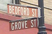 L'immeuble de Friends se trouve à l'angle de Bedford et Groove Streets.