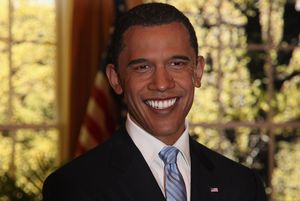 Barack Obama tout sourire chez Madame Tussauds