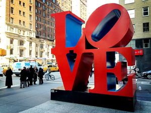sculpture Love sur la 6th Avenue